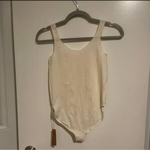 NWT *Flaw* SKIMS ESSENTIAL BODYSUITS SCOOP NECK BODYSUIT Marble S/M
